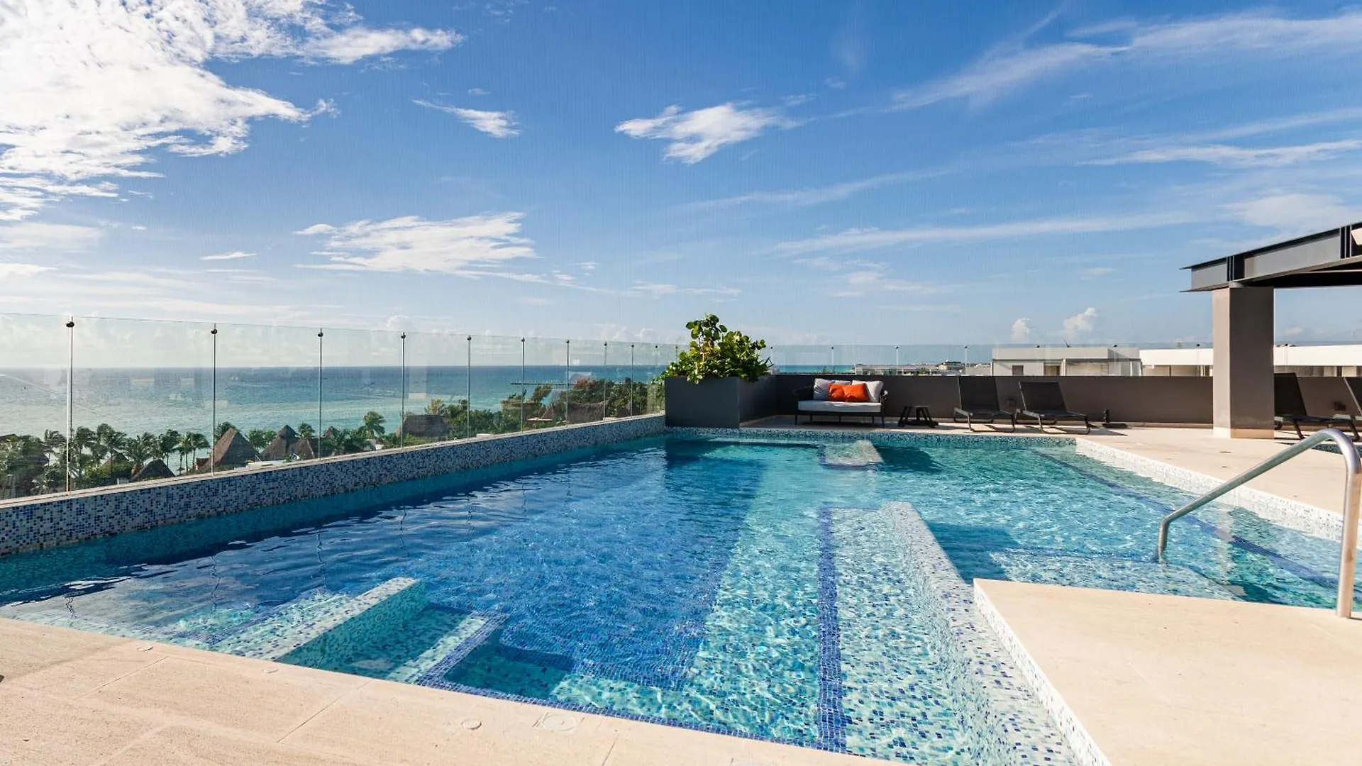 Luxury 1Bedroom/Amazing Ocean View/Prime Location location